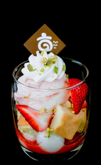 strawberry-cheesecake-parfait-kyo-roll-en